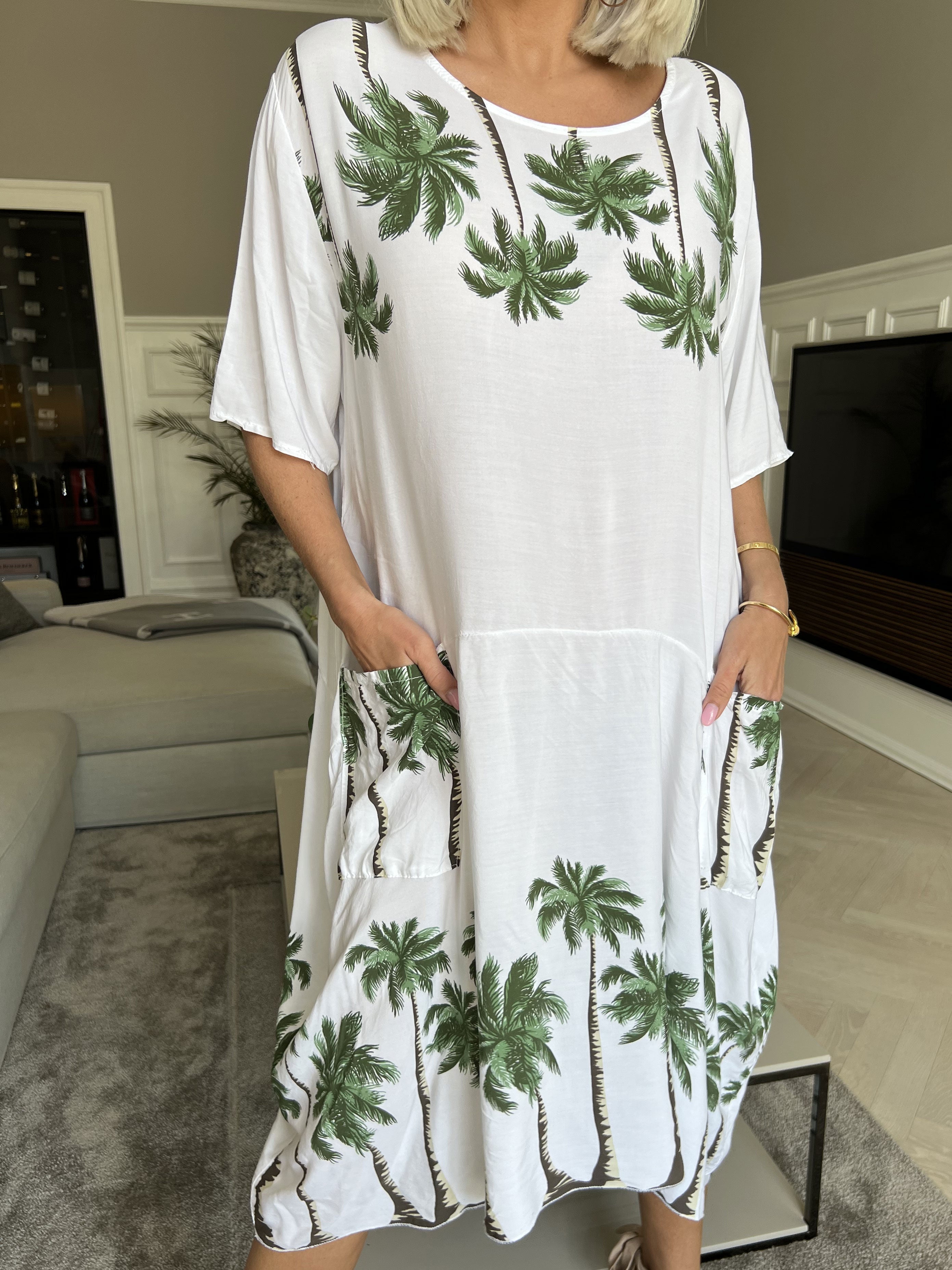 Idaline - Sød sommerkjole med palme motiver og lommer